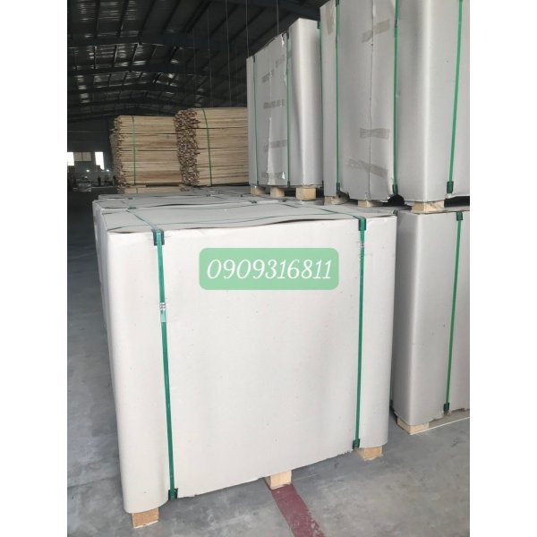 Giấy cuộn 2 lớp dùng trong đóng gói công nghiệp và lót hàng, lót pallet. Giấy cuộn 2 lớp dùng trong đóng gói công nghiệp và lót hàng, lót pallet.